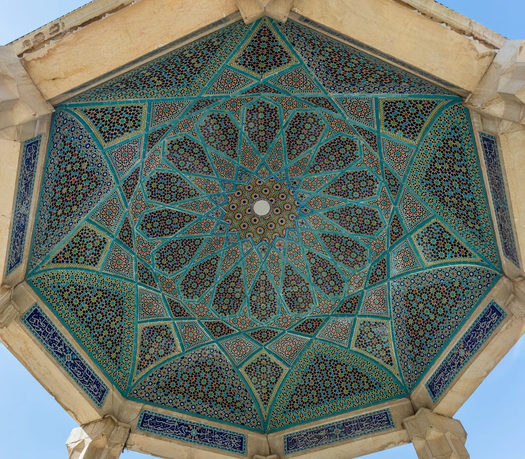آرامگاه حافظ در شب، شیراز